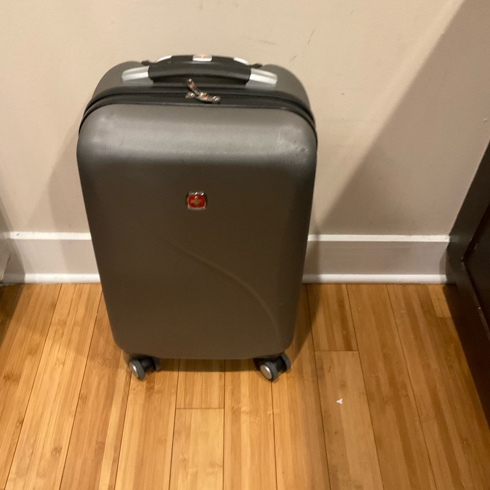SwissGear Hardside Carryon Spinner